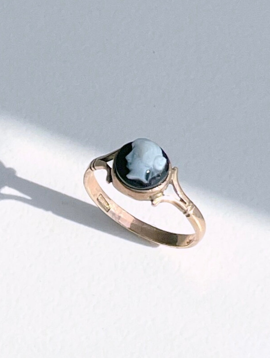 Edwardian 9K Gold Onyx Cameo Ring