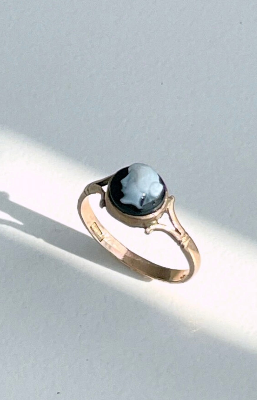 Edwardian 9K Gold Onyx Cameo Ring
