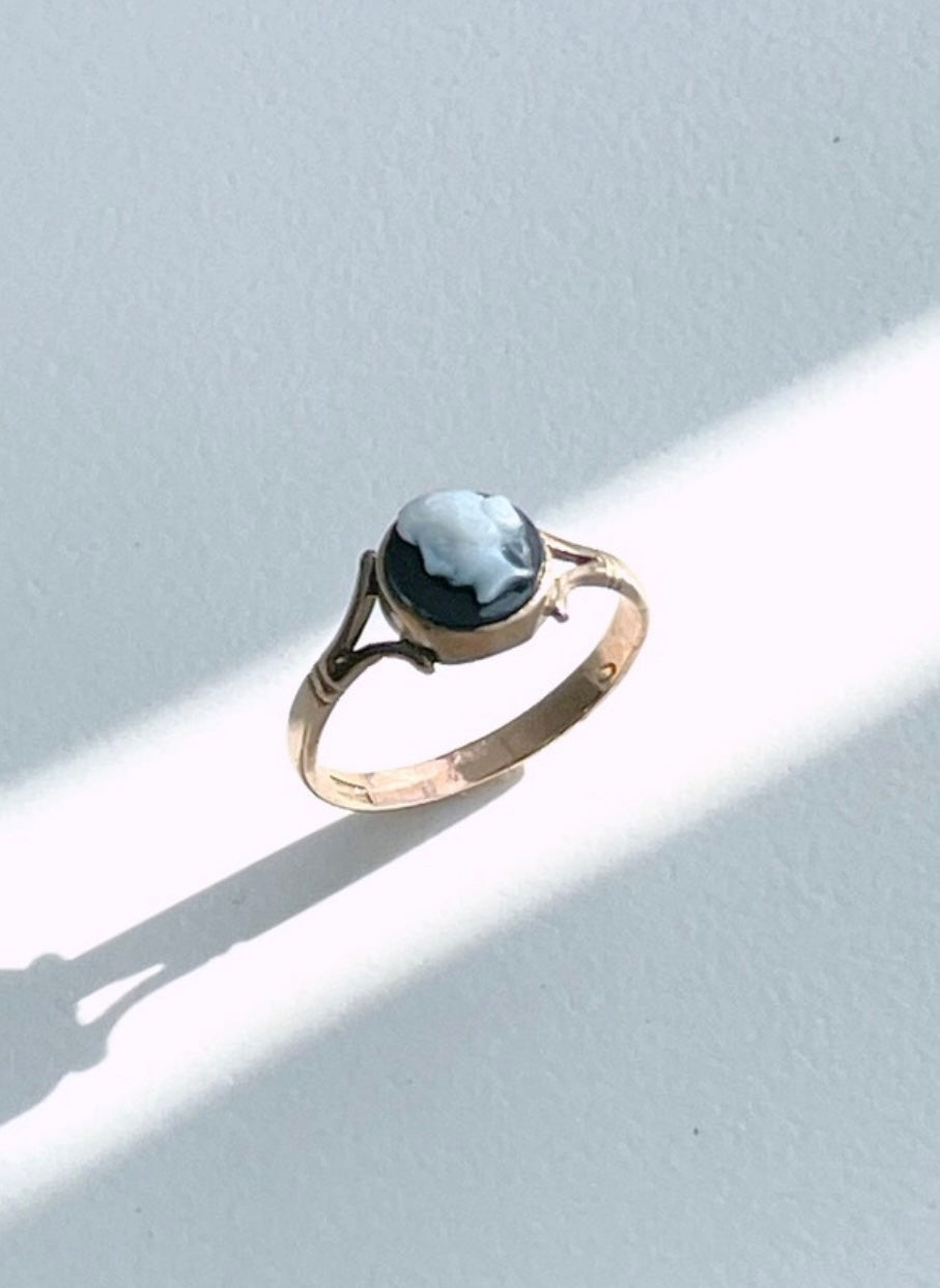 Edwardian 9K Gold Onyx Cameo Ring